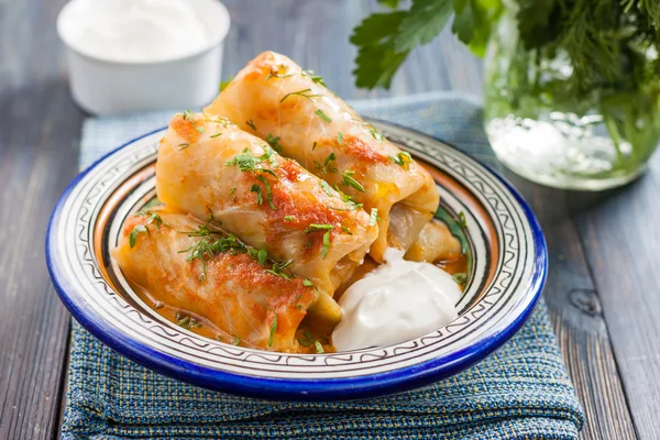 kelem dolmasi - Stuffed cabbage leaves.