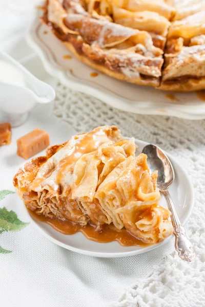Karamel soslu krep pasta — Stok fotoğraf