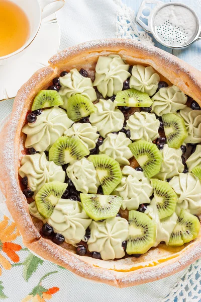 German Pancake  with whipped cream and kiwi — Stock fotografie