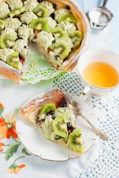 German Pancake  with whipped cream and kiwi — стокове фото