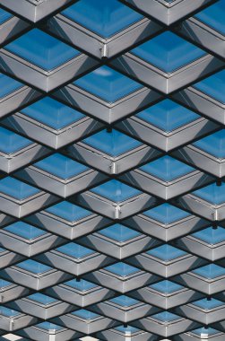 Binada çatı yapıcı penceresi