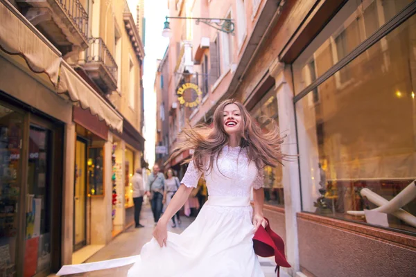 Jeune mariée européenne à Venise — Photo