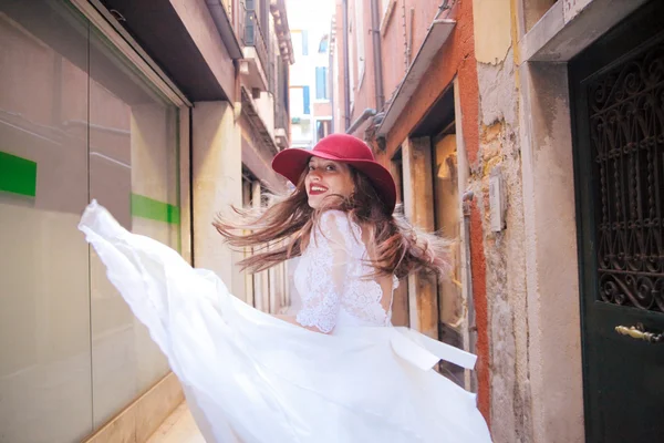 Joven novia europea en Venecia — Foto de Stock