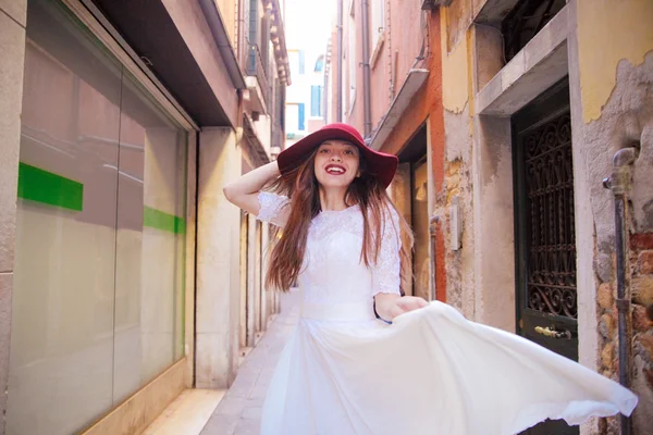 Jeune mariée européenne à Venise — Photo