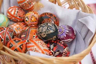 Paskalya yumurtası, güzel ve renkli el boyalı