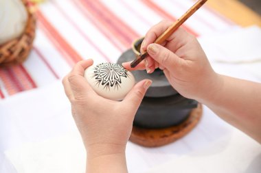 Paskalya yumurtası, güzel ve renkli el boyalı