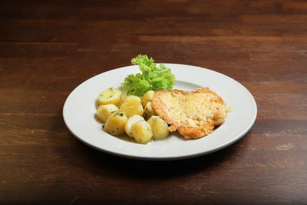 Smażone ziemniaki z mięsem & ser — Zdjęcie stockowe