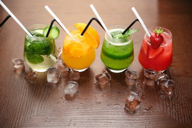 Smoothies: salatalık, çilek, portakal