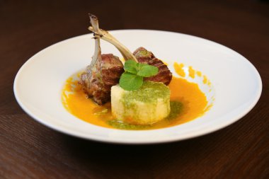 Deniz cehri soslu etli pilav