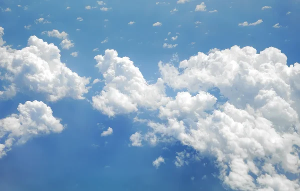 Céu azul claro e nuvens — Fotografia de Stock