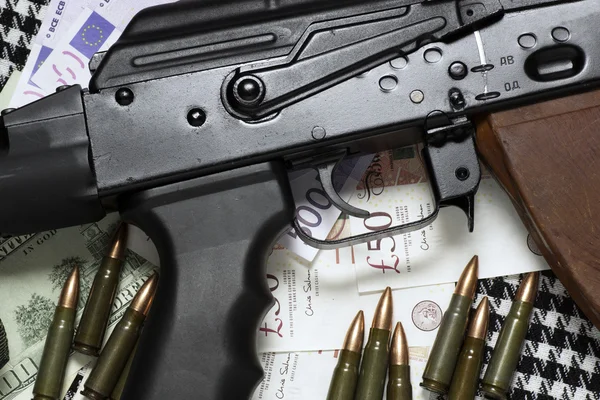 Silah ve para - bir yasadışı ticaret