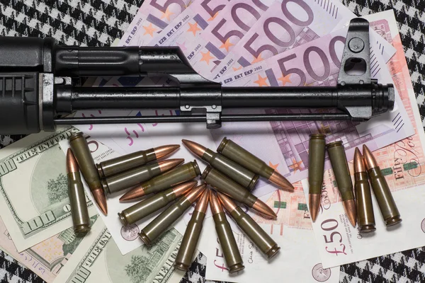 무기와 돈을-불법 무역 — 스톡 사진
