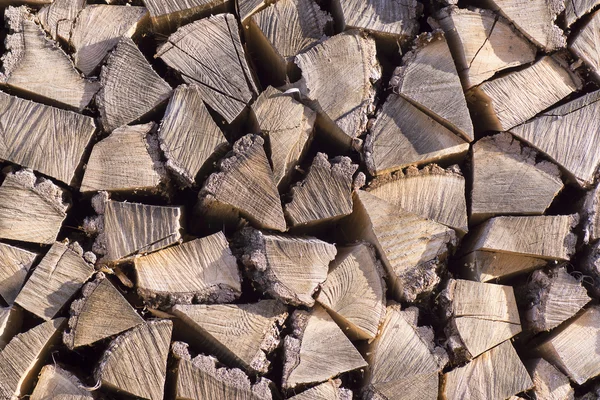 Yakacak odun yığını