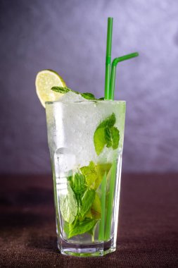 Menü için fotoğraf. Soğuk kokteyl mahito..