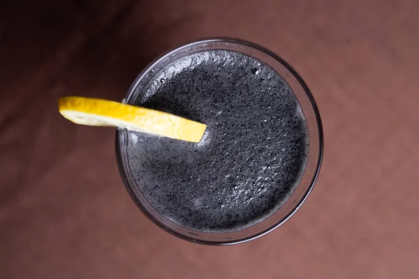 Alkoholischer Cocktail Mit Zitronen Und Cola Blick Von Oben — Stockfoto