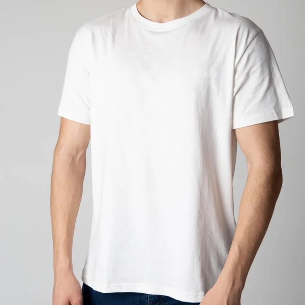 Vit Män Shirt Manlig Modell Vit Bakgrund — Stockfoto