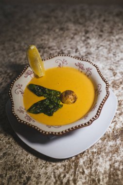 yellow pea soup mashed with meatball, lemon and herbs.