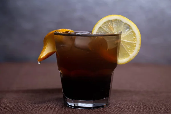 Cold Alcoholic Brown Cocktail Ice Lemon — Stock Photo, Image