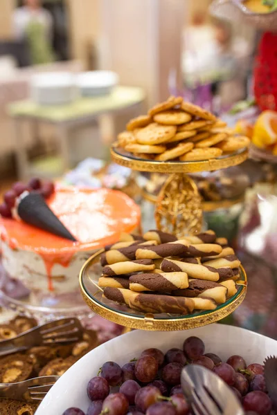 Cookies sucrés lors d'un déjeuner d'affaires dans un restaurant. — Photo