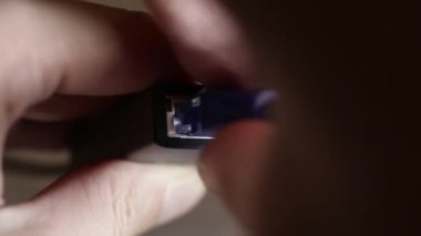  Ethertner kablosunu adaptöre bağlıyorum.