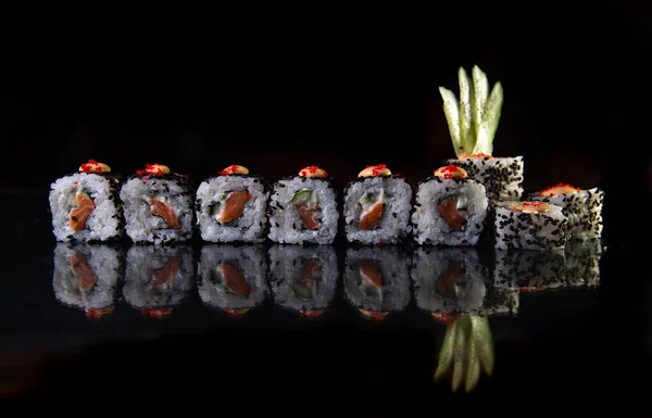 Суши Рыбой Семенами Чиа Черном Фоне — стоковое фото