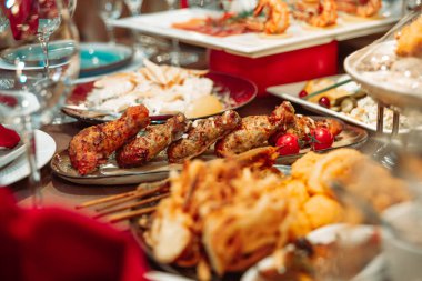 Bir restoranda tavuk budu pişirdim..