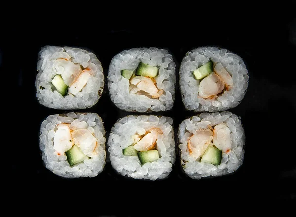 Foto Voor Het Menu Japanse Broodjes Met Komkommer Bovenaanzicht — Stockfoto