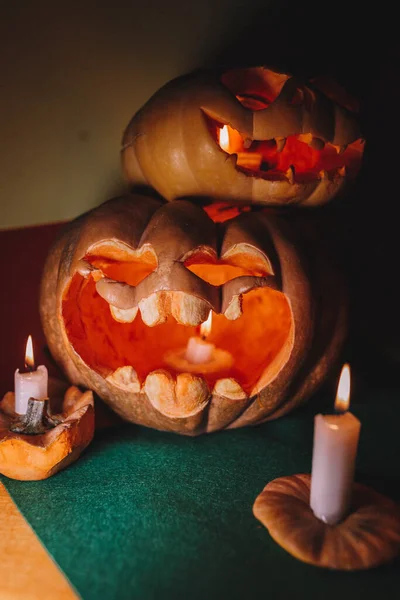 Caras Calabaza Talladas Para Halloween Con Velas —  Fotos de Stock