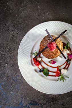 Tepside böğürtlenli kurabiye.