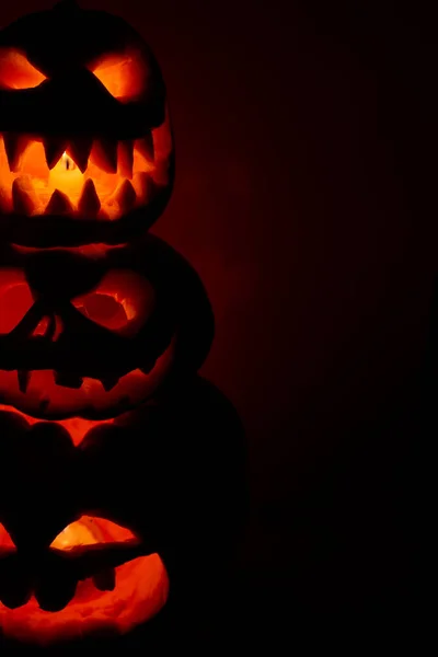 Három Tök Világít Sötétben Halloweenkor — Stock Fotó