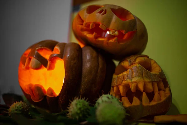 Három Faragott Tök Egy Gyertya Halloween — Stock Fotó