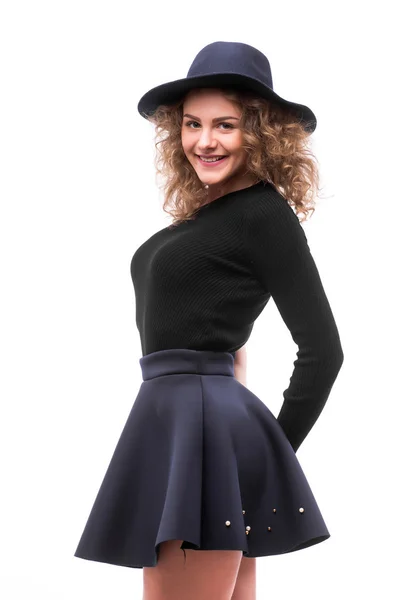 Retrato de mujer elegante en sombrero negro y vestido . —  Fotos de Stock