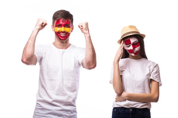 Espanha vs Croácia. Os torcedores de futebol de equipes nacionais demonstram emoções: vitória de Espanha, a Croácia perde . — Fotografia de Stock