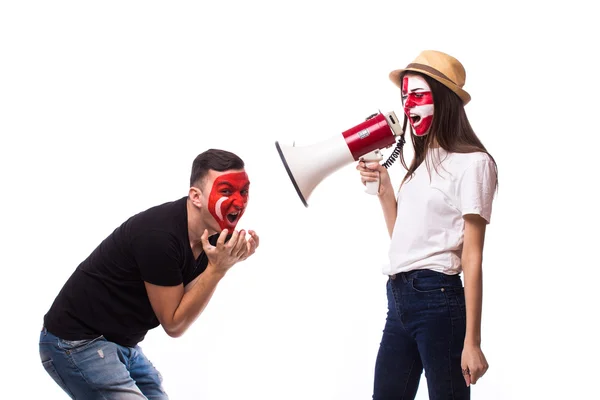 Schrei auf Megafon kroatischer auf türkischer Fußballfan im Spiel Unterstützung der Nationalmannschaft auf weißem Hintergrund. — Stockfoto