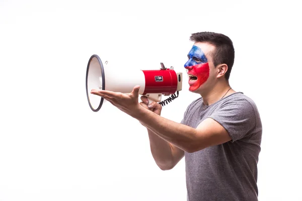 Schrei auf Megafon tschechischer auf türkischer Fußballfan im Spiel Unterstützung der tschechischen Nationalmannschaft auf weißem Hintergrund. — Stockfoto