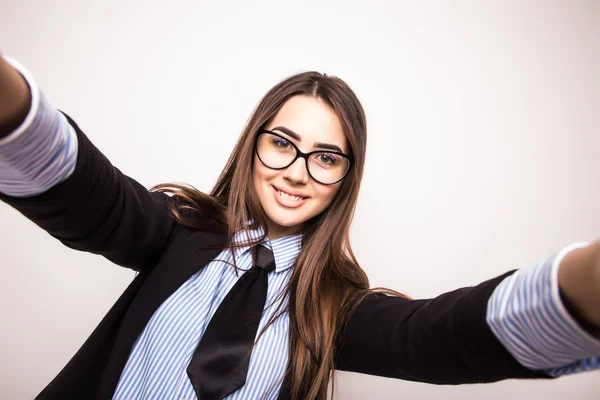 Vértes gyönyörű játékos üzleti nő, ami a selfie — Stock Fotó