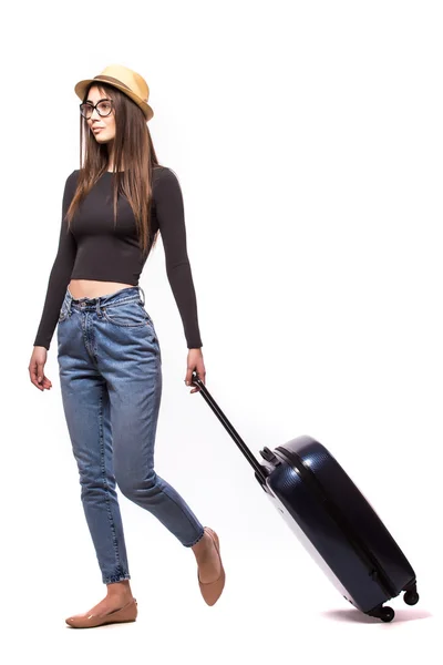 Full length of casual woman standing with travel suitcase — Stock Photo, Image