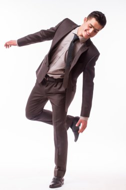 yakışıklı delikanlı giyen takım elbise 