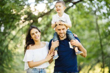 Genç aile vakit seviyorum