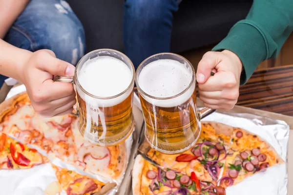 home fans eating: pizza and beer