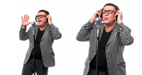 Concepto de Showman. Cantante escuchando música y cantando en micrófono — Foto de Stock