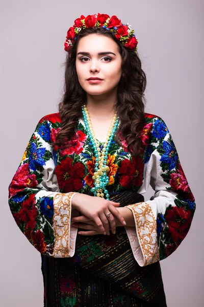 Mujer en vestido nacional ucraniano —  Fotos de Stock