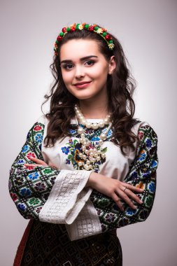 Ukrayna Ulusal elbiseli kadın