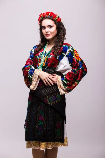 Mujer en vestido nacional ucraniano — Foto de Stock