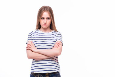 Beyaz arka plan üzerinde üzgün kız.