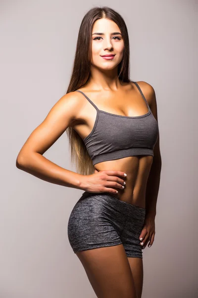 Mulher fitness atraente, corpo feminino treinado — Fotografia de Stock