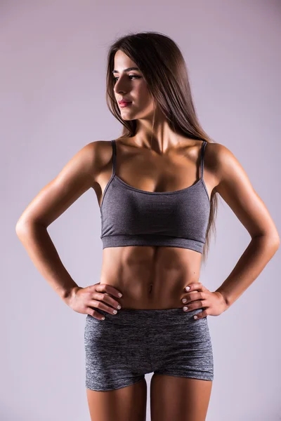 Atractiva mujer fitness, cuerpo femenino entrenado — Foto de Stock