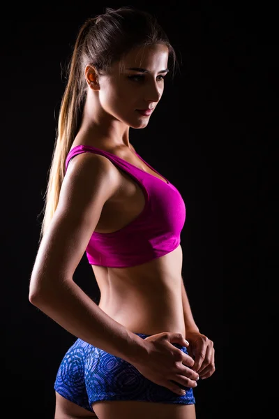 Sexy Körper der jungen attraktiven sportlichen Dame — Stockfoto