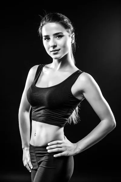 Atrakcyjny fitness kobieta, wyszkolonych kobiecego ciała. — Zdjęcie stockowe