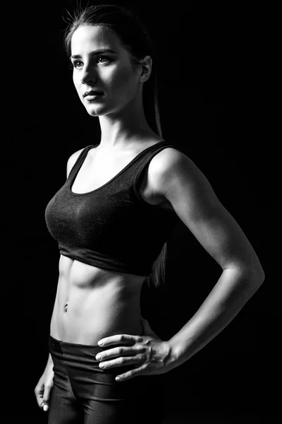 Aantrekkelijke fitness vrouw, opgeleide vrouwelijk lichaam. — Stockfoto
